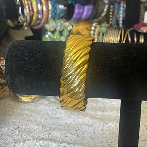 B36 Elegant Gold-Toned Women's Bracelet